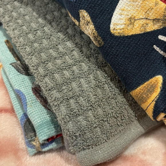 Colorful Wild Mushrooms Kitchen Towels Set of Three NWT 18x28” Cotton - Picture 9 of 16